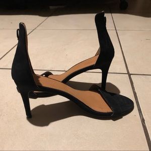 Black heel size 7